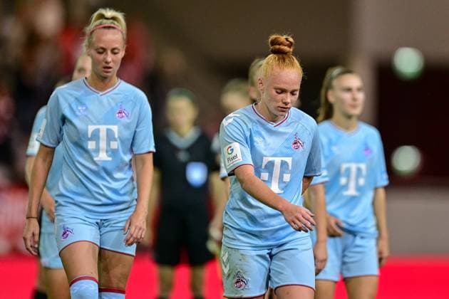 Köllner players looking disappointed after end of game, disappointment, frustration, disappointed, pessimistic, 02 10 2023, Munich Germany , Football, Google Pixel Women Bundesliga, FC Bayern Munich 1 FC Cologne, DFB DFL REGULATES PROHIBIT ANY USE OF PHOTOGRAPHS AS IMAGE SEQUENCES AND OR QUASI VIDEO xslx