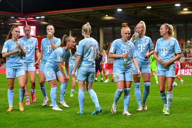 Köllner players looking disappointed after end of game, disappointment, frustration, disappointed, pessimistic, 02 10 2023, Munich Germany , Football, Google Pixel Women Bundesliga, FC Bayern Munich 1 FC Cologne, DFB DFL REGULATES PROHIBIT ANY USE OF PHOTOGRAPHS AS IMAGE SEQUENCES AND OR QUASI VIDEO xslx