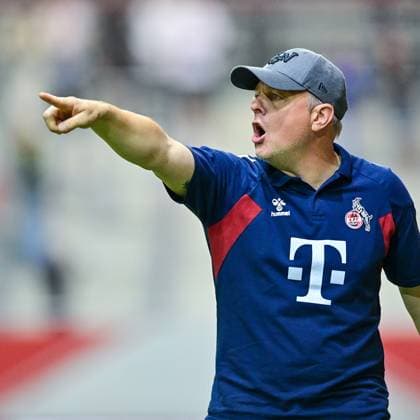 Coach Daniel Weber Cologne gives instructions, gestures, gesticulate with arms, gives instructions, gesticulate, frame, action, action, 02 10 2023, Munich Germany , Football, Google Pixel Women Bundesliga, FC Bayern Munich 1 FC Cologne, DFB DFL REGULATES PROHIBIT ANY USE OF PHOTOGRAPHS AS IMAGE SEQUENCES AND OR QUASI VIDEO xslx