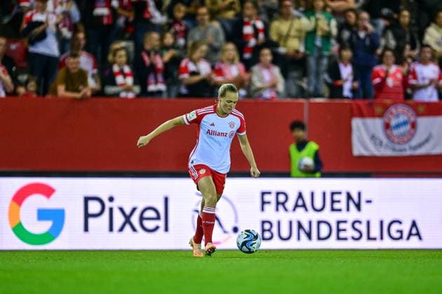 Magdalena Eriksson FC Bayern Munich, FCB, 5 in front of Google Pixel Womens Bundesliga gang, on the ball, crop, full body, single image, action, 02 10 2023, Munich Germany , Football, Google Pixel Womens Bundesliga, FC Bayern Munich 1 FC Cologne, DFB DFL REGULATES PROHIBIT ANY USE OF PHOTOGRAPHS AS IMAGE SEQUENCES AND OR QUASI VIDEO xslx