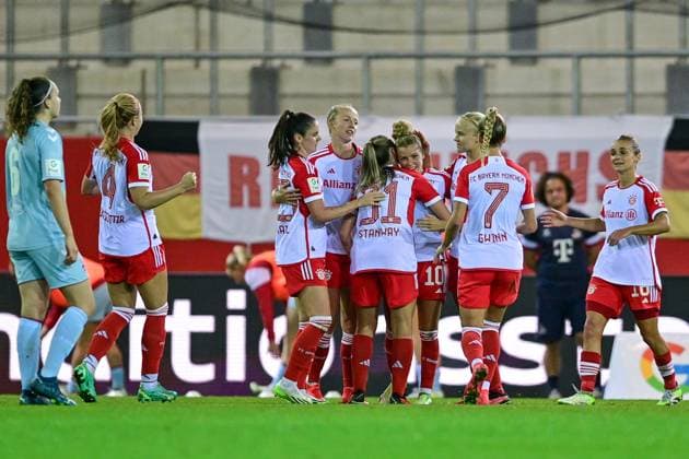 FC Bayern players celebrating goal, celebration, goal, celebration, celebrating the goal to 2 0 by Linda Dallmann FC Bayern Munich, FCB, 10 4 v re , optimistic, action, action, 02 10 2023, Munich Germany , football, Google Pixel Women Bundesliga, FC Bayern Munich 1 FC Cologne, DFB DFL REGULATIONS PROHIBIT ANY USE OF PHOTOGRAPHS AS IMAGE SEQUENCES AND OR QUASI VIDEO xslx