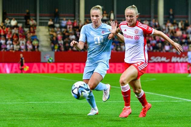 v li Celina Degen Cologne, 5 Lea Schüller FC Bayern Munich, FCB, 11 in duel, duel, tackle, dynamics, action, 02 10 2023, Munich Germany , Football, Google Pixel Women Bundesliga, FC Bayern Munich 1 FC Cologne, DFB DFL REGULATIONS PROHIBIT ANY USE OF PHOTOGRAPHS AS IMAGE SEQUENCES AND OR QUASI VIDEO xslx