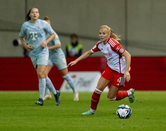 Glodis Perla Viggosdottir FC Bayern Muenchen Women, 4 FC Bayern Muenchen Women vs 1 FC Koeln, Football, Women Bundesliga, 2 Matchday, Season 2023 2024, 02 10 2023 DFL DFB REGULATES PROHIBIT ANY USE OF PHOTOGRAPHS as IMAGE SEQUENCES and or QUASI VIDEO FC Bayern Muenchen Women vs 1 FC Koeln, Football, Women Bundesliga, 2 Matchday, Season 2023 2024, 02 10 2023 Muenchen Copyright: xEibner-Pressefoto Feinerx EP_HFR