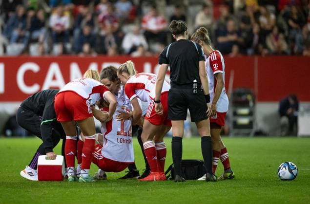 Doctors and teammates are taking care of Sydney Lohmann FC Bayern Muenchen Frauen, 12 , who is believed to have suffered a serious injury FC Bayern Muenchen Frauen vs 1 FC Koeln, Football, Frauen Bundesliga, 2 Spieltag, Season 2023 2024, 02 10 2023 DFL DFB REGULATES PROHIBIT ANY USE OF PHOTOGRAPHS as IMAGE SEQUENCES and or QUASI VIDEO FC Bayern Muenchen Women vs 1 FC Koeln, Football, Womens Bundesliga, 2 Matchday, Season 2023 2024, 02 10 2023 Muenchen Copyright: xEibner-Pressefoto Feinerx EP_HFR