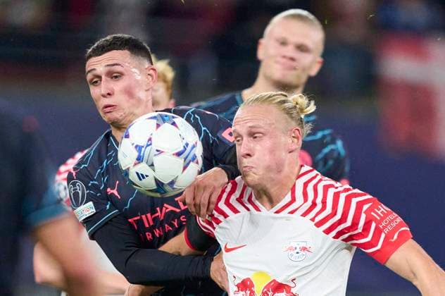 Xaver Schlager, RB Leipzig 24 compete for the ball, tackling, duel, header, zweikampf, action, fight against Phil Foden, MANCITY 47 in the group G stage match RB LEIPZIG - MANCHESTER CITY of football UEFA Champions League in season 2023 2024 in Leipzig, Oct 4, 2023. Gruppenphase, , RBL, Red Bull