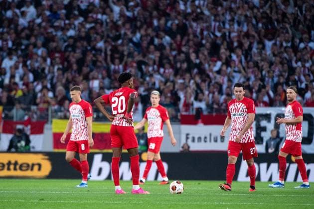 Junior Adamu SC Freiburg, 20 , Nicolas Hoefler SC Freiburg, 27 upset goal to 0 1, GER, SC Freiburg SCF vs West Ham United WHU , Football UEFA Europa League, Group A, Matchday 2, Season 2023 2024, 05 10 2023 GER, SC Freiburg SCF vs West Ham United WHU , Football UEFA Europa League, Group A, Matchday 2, Season 2023 2024, 05 10 2023 Freiburg Copyright: xEibner-Pressefoto Memmlerx EP_MMR