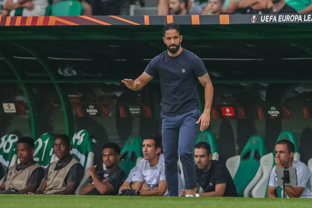 UEFA Europa League, Sporting CP vs Atalanta matchday 2 of 6 Lisbon, Portugal, October, 5th, 2023, UEFA Europa League, Sporting CP vs Atalanta matchday 2 of 6, at the Estadio Jose Alvalade, Sporting CP Manager Ruben Amorim asks his team for calm, photography by @guelbergoes Lisbon