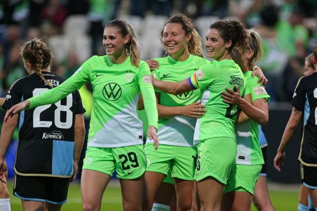 f l Jule Brand VfL Wolfsburg, 29 , goal scorer Fenna Kalma VfL Wolfsburg, 19 and Dominique Janssen VfL Wolfsburg, 6 with goal celebration, cheering, jubilation, optimistic, game scene, highlight, joy about the goal to 1 0, THE DFB DIRECTIVES PROHIBIT ANY USE OF PHOTOGRAPHS AS IMAGE SEQUENCES AND OR QUASI VIDEO , 06 10 2023, Wolfsburg Germany , Football , Google Pixel Womens Bundesliga , VfL Wolfsburg 1 FC Nürnberg xobx
