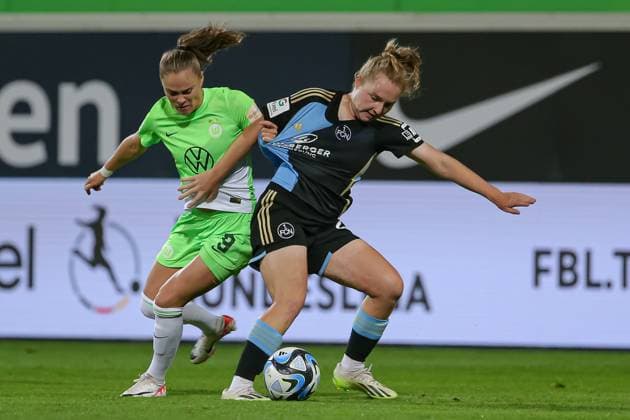 f l Ewa Pajor VfL Wolfsburg, 9 and Madeleine Steck 1 FC Nürnberg, 28 in duel, duel, dynamics, action, game scene, THE DFB REGULATIONS PROHIBIT ANY USE OF PHOTOGRAPHS AS IMAGE SEQUENCES AND OR QUASI VIDEO , 06 10 2023, Wolfsburg Germany , Football , Google Pixel Womens Bundesliga , VfL Wolfsburg 1 FC Nürnberg xobx