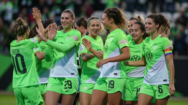 v li Players from VfL Wolfsburg with goal celebration, cheering, jubilation, optimistic, game scene, highlight, joy about the goal to 1 0 by scorer Fenna Kalma VfL Wolfsburg, 19 , THE DFB DIRECTIVES PROHIBIT ANY USE OF PHOTOGRAPHS AS IMAGE SEQUENCES AND OR QUASI VIDEO , 06 10 2023, Wolfsburg Germany , Football, Google Pixel Womens Bundesliga, VfL Wolfsburg 1 FC Nürnberg xobx