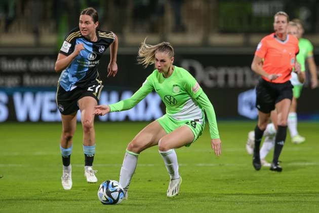 v li Jule Brand VfL Wolfsburg, 29 on the ball, single image, full body, action, action, game scene, THE DFB DIRECTIVES PROHIBIT ANY USE OF PHOTOGRAPHS AS IMAGE SEQUENCES AND OR QUASI VIDEO , 06 10 2023, Wolfsburg Germany , Football , Google Pixel Women Bundesliga , VfL Wolfsburg 1 FC Nürnberg xobx