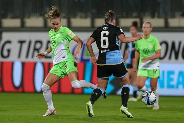 f l Ewa Pajor VfL Wolfsburg, 9 and Jessica May 1 FC Nürnberg, 6 in duel, duel, dynamic, action, game scene, THE DFB REGULATIONS PROHIBIT ANY USE OF PHOTOGRAPHS AS IMAGE SEQUENCES AND OR QUASI VIDEO , 06 10 2023, Wolfsburg Germany , Football, Google Pixel Womens Bundesliga, VfL Wolfsburg 1 FC Nürnberg xobx