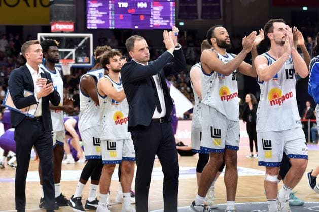 Nikola Markovic coach, head coach Hakro Merlins Crailsheim M , Leo Westermann Hakro Merlins Crailsheim 19 R disappointed, frustrated, emotion after the defeat , GER, BG Goettingen Hakro Merlins Crailsheim, Basketball, Bundesliga BBL, season 2023 2024, 3 match day, 07 10 2023 GER, BG Goettingen Hakro Merlins Crailsheim, Basketbal Bundesliga, BBL, season 2023 2024, 07 10 2023 Goettingen Copyright: xEibner-Pressefotox-xRolandxSippelx EP_RSL