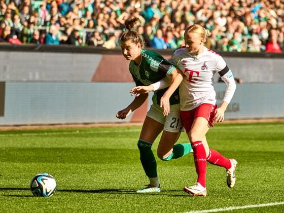 Duel Chiara Hahn SV Werder Bremen 21 , Anna Gerhardt 1 FC Koeln 21 GER, SV Werder Bremen 1 FC Koeln, Football, Womens Bundesliga, 4 Matchday, Season 2023 2024, 14 10 2023 GER, SV Werder Bremen 1 FC Koeln, Football, Womens Bundesliga, 4 Matchday, Season 2023 2024, 14 10 2023 Bremen Copyright: xEibner-Pressefoto xStephaniexZerx EP_SZE