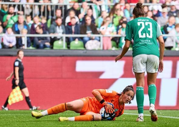 Livia Peng SV Werder Bremen 01 , Hanna Nemeth SV Werder Bremen 23 GER, SV Werder Bremen 1 FC Koeln, Soccer, Womens Bundesliga, 4 Matchday, Season 2023 2024, 14 10 2023 GER, SV Werder Bremen 1 FC Koeln, Soccer, Womens Bundesliga, 4 Matchday, Season 2023 2024, 14 10 2023 Bremen Copyright: xEibner-Pressefoto xStephaniexZerx EP_SZE