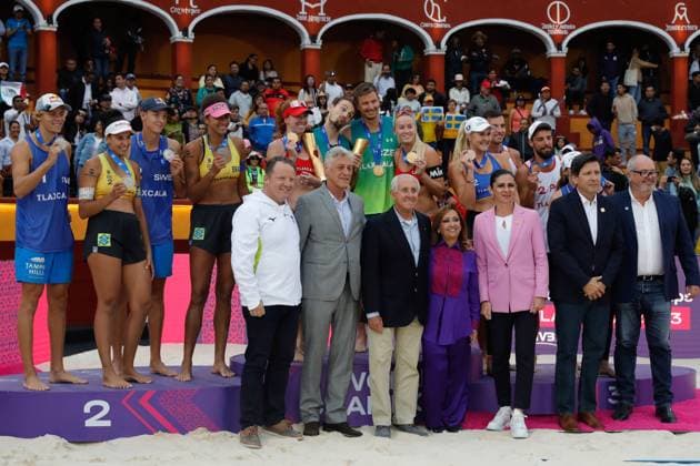 FIVB Beach volleyball, Beachvolleyball World Championships Medal Ceremony October 15, 2023, Tlaxcala, Mexico: Silver medalist Eduarda Duda Lisboa and Ana Patricia Ramos of Brazil, Gold medalist Kelly Cheng and Sara Hughes of USA, Silver medalist Kristen Nuss and Taryn Kloth of USA, Silver medalist David Ahman and Jonatan Hellvig of Sweden, Gold medalist Ondrej Perusic and David Schweiner of Czechia and Bronze medalist Bartosz Losiak and Michal Bryl of Poland celebrate with their medals during the medal ceremony for the Women s and Men™s Beach Volleyball World Championship, WM, Weltmeisterschaft Final. October 15, 2023 in Tlaxcala, Mexico.(Photo by Essene Hernandez Eyepix Group) Copyright: xEssenexHernandez xEyepixxGroupx EH_15102023_101607