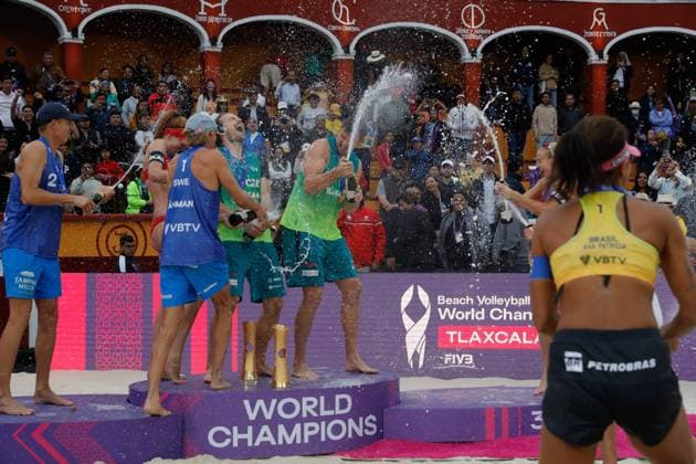 FIVB Beach volleyball, Beachvolleyball World Championships Medal Ceremony October 15, 2023, Tlaxcala, Mexico: Silver medalist Eduarda Duda Lisboa and Ana Patricia Ramos of Brazil, Gold medalist Kelly Cheng and Sara Hughes of USA, Silver medalist Kristen Nuss and Taryn Kloth of USA, Silver medalist David Ahman and Jonatan Hellvig of Sweden, Gold medalist Ondrej Perusic and David Schweiner of Czechia and Bronze medalist Bartosz Losiak and Michal Bryl of Poland celebrate with their medals during the medal ceremony for the Women s and Men™s Beach Volleyball World Championship, WM, Weltmeisterschaft Final. October 15, 2023 in Tlaxcala, Mexico.(Photo by Essene Hernandez Eyepix Group) Copyright: xEssenexHernandez xEyepixxGroupx EH_15102023_101611