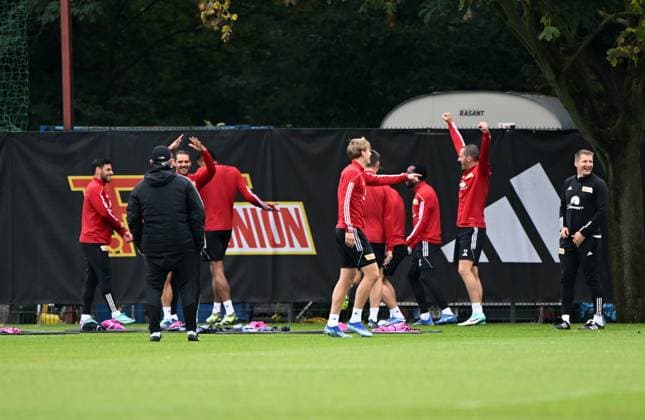 Football, men, season 2023 2024, Champions League, training of 1 FC Union Berlin at the stadium An der Alten Försterei on the day before the match against SSC Napoli, f l Kevin Volland 1 FC Union Berlin , coach Urs Fischer 1 FC Union Berlin , Christopher Trimmel 1 FC Union Berlin , Aljoscha Kemlein 1 FC Union Berlin , Leonardo Bonucci 1 FC Union Berlin , athletics coach Martin Krüger 1 FC Union Berlin , 23 10 2023, Copyright: xMatthiasxKochx