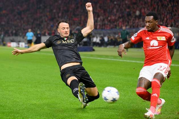 v l Amir Rrahmani SSC Napoli, 13 , Sheraldo Becker 1 FC Union Berlin, 27 , one-on-one, action, fight, GER, 1 FC Union Berlin SSC Napoli, Football, Champions League, CH LEAGUE GROUP C, Matchday 3, UEFA, 23 24, 24 10 2023, DFL REGULATES PROHIBIT ANY USE OF PHOTOGRAPHS AS IMAGE SEQUENCES AND OR QUASI VIDEO, GER, 1 FC Union Berlin SSC Napoli, Football, Champions League, UEFA, 23 24, 24 10 2023, Berlin Copyright: xUwexKoch Eibner-Pressefotox EP_UKH