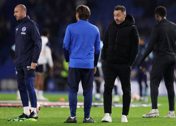 Brighton and Hove, England, 26th October 2023. Roberto De Zerbi, Manager of Brighton and Hove Albion watches the warm up before the UEFA Europa League match at the AMEX Stadium, Brighton and Hove. Picture credit should read: Paul Terry Sportimage EDITORIAL USE ONLY. No use with unauthorised audio, video, data, fixture lists, club league logos or live services. Online in-match use limited to 120 images, no video emulation. No use in betting, games or single club league player publications. SPI-2677-0011