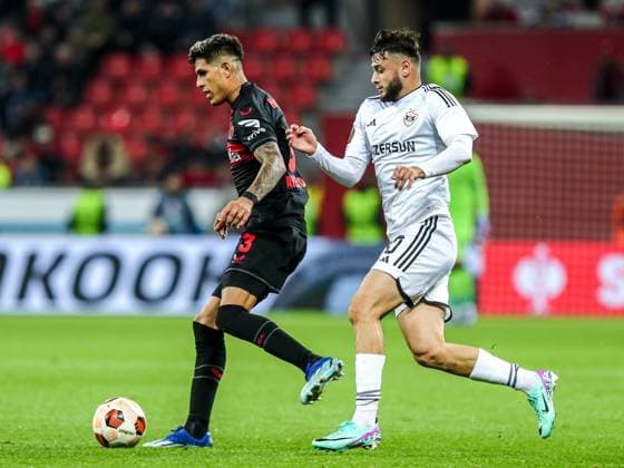 Piero Hincapie Reina Bayer 04 Leverkusen, 03 one-on-one against Abdellah Zoubir Qarabag Agdam, 10 , GER, Bayer 04 Leverkusen vs Qarabag Agdam, UEFA Europa League 2023 24, group stage, match day 3, 26 10 2023, GER, Bayer 04 Leverkusen vs Qarabag Agdam, UEFA Europa League 2023 24, group stage, match day 3, 26 10 2023, Photo Eibner Press Photo Gabriel Boia Leverkusen. Copyright: xGabrielxBoiax EP_EER