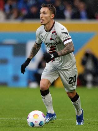 Alejandro Grimaldo 20, Leverkusen 04 11 2023, Football, 1 Bundesliga, TSG 1899 Hoffenheim Bayer 04 Leverkusen, Matchday 10, Season 2023 24, PreZero Arena, Sinsheim, Germany, zmdz, DFB DFL regulations prohibit any use of photographs as image sequences and or quasi video TSG 1899 Hoffenheim Bayer 04 Leverkusen