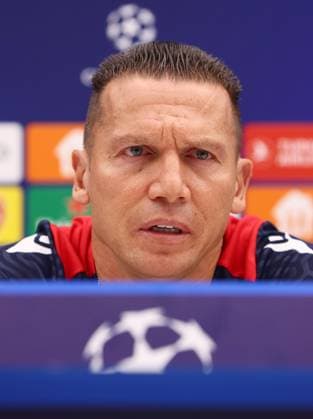 Red Star Belgrade RB Leipzig PK Champions League Beograd, 06 11 2023, Stadion Rajko Mitic, Fußball , UEFA Champions League, Gruppe G , 4 Spieltag, Matchday 1 , Red Star Belgrade vs RB Leipzig , Press conference before the match , Im Bild Trainer Barak Bakhar Red Star Belgrade , Foto nur zur redaktionellen Nutzung bestimmt , UEFA regulations prohibit any use of photographs as image sequences and or quasi video ,