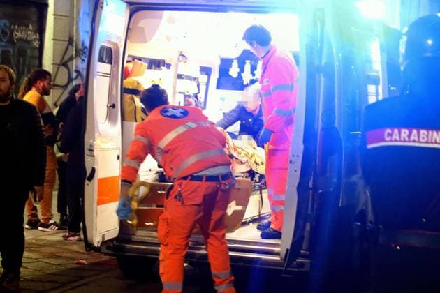 November 7, 2023, Milan, Italy: Polizia, Carabinieri e soccorritori sulla scena di una rissa tra tifosi del PSG e tifosi del Milan, ieri sera nella zona dei Navigli, Milano, Italia 07 novembre 2023. Durante l incidente di violenza, un tifoso francese e stato pugnalato (non e in pericolo di vita) e due poliziotti sono rimasti feriti. Stasera, allo stadio Meazza di Milano, AC Milan e PSG FC giocheranno una partita di Champions League. Italian Police, Carabinieri and rescuers on the scene of a fight between PSG fans and AC Milan fans, late last night in the Navigli area, Milan, Italy 07 November 2023. During the incident of violence, a French fan was stabbed (not life threatening) and two policemen were injured. Tonight, at the Meazza stadium in Milan, AC Milan and PSG FC will play a Champions League match. ANSA +++ BEST QUALITY AVAILABLE ++ Scontri tra tifosi Milan-Psg, un francese grave ++ - ZUMAa110 20231107_zaf_a110_004 Copyright: xPaoloxSalmoiragox