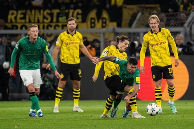 GER, UEFA Champions League, Borussia Dortmund vs Newcastle United, group stage 4 matchday 07 11 2023, Signal Iduna Park, Dortmund, GER, UEFA Champions League, Borussia Dortmund vs Newcastle United, group stage 4 matchday In the picture duel between full body full body ball on foot landscape format Marcel Sabitzer BV Borussia Dortmund, 20 and Bruno Guimaraes Guimaraes Newcastle United, 39 nordphotoxGmbHxx xChristianxSchulze nph000300