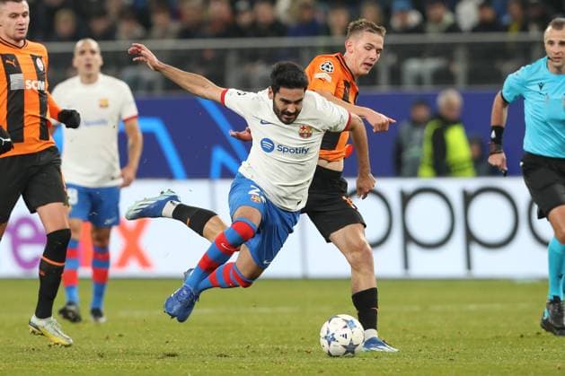 07 11 2023, xtgx, Football, UEFA Champions League, Shakhtar Donetsk FC Barcelona emspor, v l Ilkay Guendogan Go¼ndogan, Barcelona, 22 , Danylo Sikan Donetsk, 14 duel, duel, fight, tackle DFL DFB REGULATIONS PROHIBIT ANY USE OF PHOTOGRAPHS as IMAGE SEQUENCES and or QUASI VIDEO Hamburg
