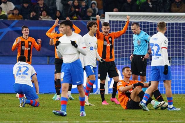 Shakhtar Donetsk jubilant after victory end of match, FC Barcelona disappointed after defeat GER, Shakhtar Donetsk vs FC Barcelona, Football, Champions League, Group H, Matchday 4, Season 2023 2024, 07 11 2023 GER, Shakhtar Donetsk vs FC Barcelona, Football, Champions League, Group H, Matchday 4, Season 2023 2024, 07 11 2023 Hamburg Copyright: xEibner-Pressefoto MarcelxvonxFehrnx EP_MFN
