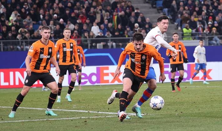 Giorgi Gocholeishvilli FC Shakhtar Donetsk , Robert Lewandowski FC Barcelona Football, UEFA Champions League, Group stage, Season 2023 2024, Men, UCL, Men, Volksparkstadion, FC Shakhtar Shakhtar Donetsk UKR vs FC Barcelona , 1 0