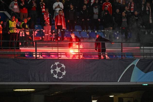 Soccer, Men, Season 2023 2024, UEFA Champions League Group C, Matchday 4 , SSC Napoli 1 FC Union Berlin, v l Fans of SSC Napoli throw pyro, pyrotechnics, Bengalos into the guest block of the fans of 1 FC Union Berlin, 08 11 2023, Copyright: xMatthiasxKochx
