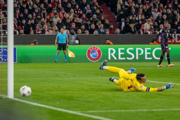 Fernando Muslera Goalkeeper Goalkeeper, Galatasaray Istanbul, 1 , Kingsley Coman FC Bayern Muenchen, 11 , GER, FC Bayern Muenchen FCB vs Galatasaray Istanbul, Football, Champions League, group stage, 2023 2024 season, 08 11 2023, DFB DFL regulations prohibit any use of photographs as image sequences and or quasi video , GER, FC Bayern Muenchen FCB vs Galatasaray Istanbul, Football, Champions League, Group stage, 2023 2024 season, 08 11 2023 Muenchen Copyright: xEibner-Pressefoto SaschaxWaltherx EP_EER