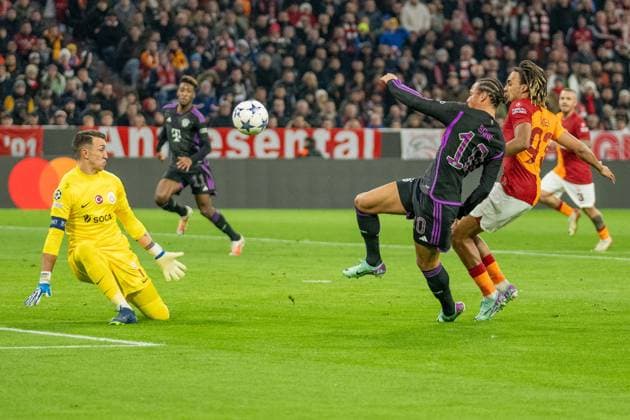 Leroy Sane FC Bayern Muenchen, 10 , Kaan Ayhan Galatasaray Istanbul, 23 , GER, FC Bayern Muenchen FCB vs Galatasaray Istanbul, Football, Champions League, Group Stage, 2023 2024 Season, 08 11 2023, DFB DFL regulations prohibit any use of photographs as image sequences and or quasi video , GER, FC Bayern Muenchen FCB vs Galatasaray Istanbul, Football, Champions League, Group Stage, 2023 2024 Season, 08 11 2023 Muenchen Copyright: xEibner-Pressefoto SaschaxWaltherx EP_EER
