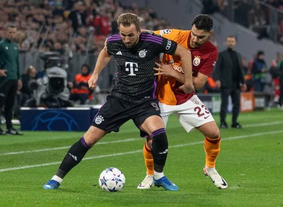 Battle for the ball duel between Harry Kane FC Bayern Muenchen, 9 and Kaan Ayhan Galatasaray Istanbul, 23 GER, FC Bayern Muenchen vs Galatasaray Istanbul, Football, Champions League, Group stage, Matchday 4, Season 2023 2024, 08 11 2023 DFL DFB REGULATIONS PROHIBIT ANY USE OF PHOTOGRAPHS as IMAGE SEQUENCES and or QUASI VIDEO GER, FC Bayern Muenchen vs Galatasaray Istanbul, Football, Champions League, Group stage, Matchday 4, Season 2023 2024, 08 11 2023 Muenchen Copyright: xEibner-Pressefoto HeikexFeinerx EP_HFR
