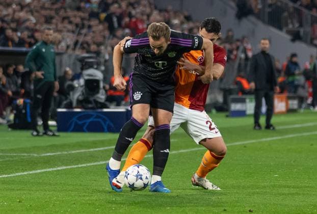 Battle for the ball duel between Harry Kane FC Bayern Muenchen, 9 and Kaan Ayhan Galatasaray Istanbul, 23 GER, FC Bayern Muenchen vs Galatasaray Istanbul, Football, Champions League, Group stage, Matchday 4, Season 2023 2024, 08 11 2023 DFL DFB REGULATIONS PROHIBIT ANY USE OF PHOTOGRAPHS as IMAGE SEQUENCES and or QUASI VIDEO GER, FC Bayern Muenchen vs Galatasaray Istanbul, Football, Champions League, Group stage, Matchday 4, Season 2023 2024, 08 11 2023 Muenchen Copyright: xEibner-Pressefoto HeikexFeinerx EP_HFR