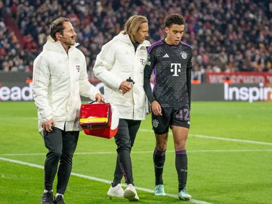 Jamal Musiala FC Bayern Muenchen, 42 , injured, GER, FC Bayern Muenchen FCB vs Galatasaray Istanbul, Football, Champions League, group stage, 2023 2024 season, 08 11 2023, DFB DFL regulations prohibit any use of photographs as image sequences and or quasi video , GER, FC Bayern Muenchen FCB vs Galatasaray Istanbul, Football, Champions League, group stage, 2023 2024 season, 08 11 2023 Muenchen Copyright: xEibner-Pressefoto SaschaxWaltherx EP_EER