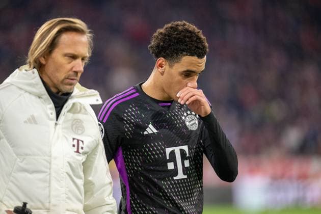 Jamal Musiala FC Bayern Muenchen, 42 , injured, GER, FC Bayern Muenchen FCB vs Galatasaray Istanbul, Football, Champions League, group stage, 2023 2024 season, 08 11 2023, DFB DFL regulations prohibit any use of photographs as image sequences and or quasi video , GER, FC Bayern Muenchen FCB vs Galatasaray Istanbul, Football, Champions League, group stage, 2023 2024 season, 08 11 2023 Muenchen Copyright: xEibner-Pressefoto SaschaxWaltherx EP_EER