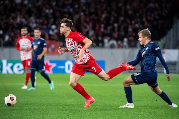 Noah Weisshaupt SC Freiburg, 07 is fouled in a tackle with Jovan Vlalukin FK TSC Backa Topola, 77, GER, SC Freiburg vs FK TSC Backa Topola, Football UEFA Europa League, Group A, Matchday 4, 2023 2024 season, 09 11 2023 GER, SC Freiburg vs FK TSC Backa Topola, Football UEFA Europa League, Group A, Matchday 4, 2023 2024 season, 09 11 2023 Freiburg Copyright: xEibner-Pressefoto Memmlerx EP_MMR