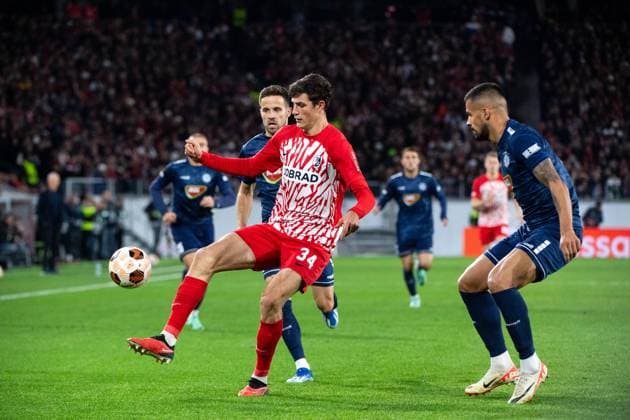 Merlin Roehl SC Freiburg, 34 in duel with Josip Calusic FK TSC Backa Topola, 04 , GER, SC Freiburg vs FK TSC Backa Topola, Football UEFA Europa League, Group A, Matchday 4, Season 2023 2024, 09 11 2023 GER, SC Freiburg vs FK TSC Backa Topola, Football UEFA Europa League, Group A, Matchday 4, Season 2023 2024, 09 11 2023 Freiburg Copyright: xEibner-Pressefoto Memmlerx EP_MMR