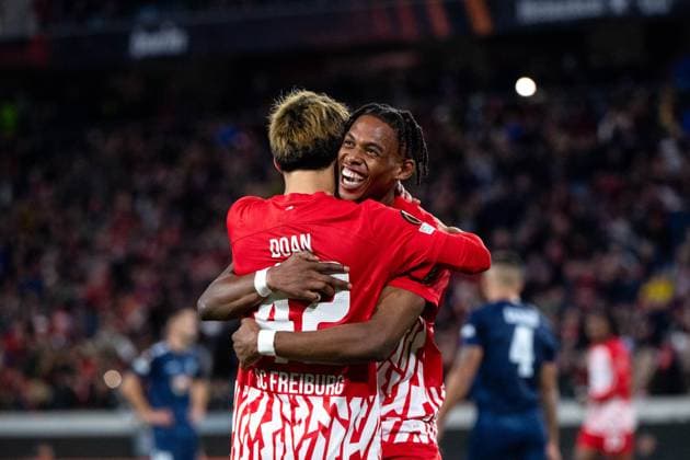 Junior Adamu SC Freiburg, 20 , Ritsu Doan SC Freiburg, 42 celebrating the goal to make the final score 5 0, GER, SC Freiburg vs FK TSC Backa Topola, Football UEFA Europa League, Group A, Matchday 4, Season 2023 2024, 09 11 2023 GER, SC Freiburg vs FK TSC Backa Topola, Football UEFA Europa League, Group A, Matchday 4, Season 2023 2024, 09 11 2023 Freiburg Copyright: xEibner-Pressefoto Memmlerx EP_MMR