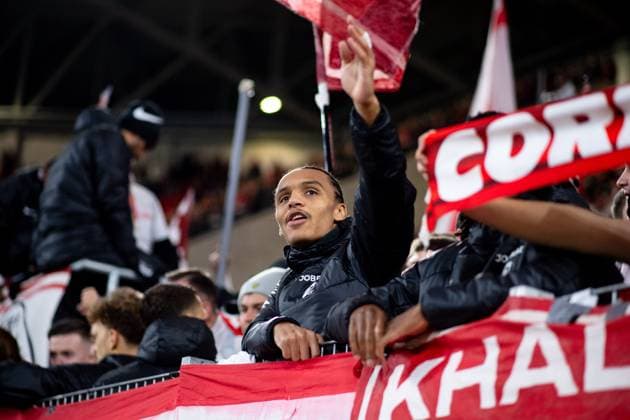 Kiliann Sildillia SC Freiburg, 25 and team celebrate the victory together with the fans and Ultras at the fence, GER, SC Freiburg vs FK TSC Backa Topola, Football UEFA Europa League, Group A, Matchday 4, Season 2023 2024, 09 11 2023 GER, SC Freiburg vs FK TSC Backa Topola, Football UEFA Europa League, Group A, Matchday 4, Season 2023 2024, 09 11 2023 Freiburg Copyright: xEibner-Pressefoto Memmlerx EP_MMR