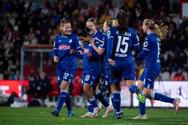 Gia Corley TSG Hoffenheim, 10 , Sarai Linder TSG Hoffenheim, 22 , Marta Cazalla Garcia TSG Hoffenheim, 15 , Lisa Doorn TSG Hoffenheim, 14 , Mara Alber TSG Hoffenheim, 11 and team celebrate the goal for 1 2, GER, FC Koeln vs TSG 1899 Hoffenheim, Football Google Pixel Womens Bundesliga, 7 Spieltag, Saison 2023 2024, 13 11 2023 DFB regulations prohibit any use of photographs as image sequences and or quasi video GER, FC Koeln vs TSG 1899 Hoffenheim, Fußball Google Pixel Frauen Bundesliga, 7 Spieltag, Saison 2023 2024, 13 11 2023 Muenchen Copyright: xEibner-Pressefoto Memmlerx EP_MMR
