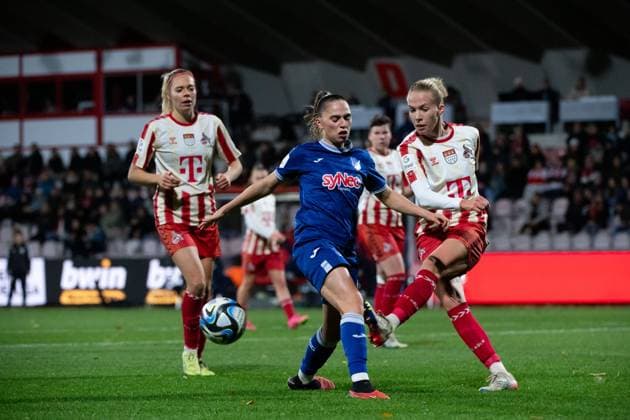 Celina Degen FC Koeln, 05 in a duel with Jill Janssens TSG Hoffenheim, 09 , behind her Janina Hechler FC Koeln, 28 , GER, FC Koeln vs TSG 1899 Hoffenheim, Football Google Pixel Womens Bundesliga, Matchday 7, Season 2023 2024, 13 11 2023 DFB regulations prohibit any use of photographs as image sequences and or quasi video GER, FC Koeln vs TSG 1899 Hoffenheim, Fußball Google Pixel Frauen Bundesliga, 7 Spieltag, Saison 2023 2024, 13 11 2023 Muenchen Copyright: xEibner-Pressefoto Memmlerx EP_MMR
