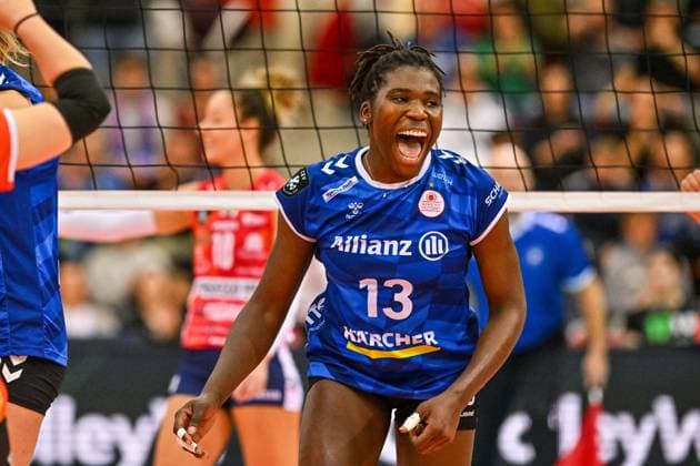 CEV CL, Allianz MTV Stuttgart vs Imoco Conegliano, ITA 15 11 2023 CEV, CL, Volleyball, Women, Season 2023 24, Allianz MTV Stuttgart in blue , against Imoco Conegliano ITA, in yellow , Krystal Rivers, Copyright: xBEAUTIFULxSPORTS TomxBlochx