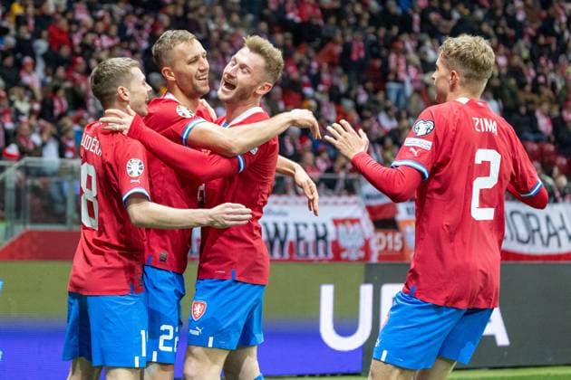 Fußball, EM Quali, Polen - Tschechien Poland - Czech Republic Poland - Czech Republic 17.11.2023 football, Warsaw, national stadium, UEFA EURO, EM, Europameisterschaft,Fussball Qualification, EM, Europameisterschaft 2024, European Chiampionship 2024 qualifying round, Europameisterschaft, Fussball Qualification, EM, Europameisterschaft 2024, game Poland - Czech Republic, image shows: goal react Tomas Soucek photo Katarzyna Plewczynska Fotostyk Copyright: xFotostykxPhotoxAgencyx 20231117FCTKP553