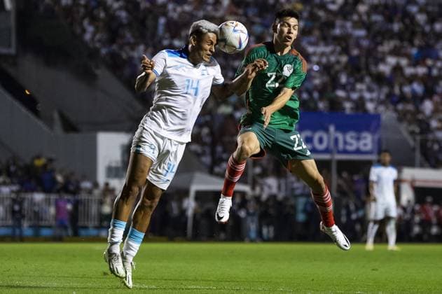 RECORD DATE NOT STATED CONCACAF NATIONS LEAGUE 2022-2023 Honduras 2-0 Mexico CFI (L-R), Andy Najar of Honduras and Hirving Lozano of Mexico during the game Honduras vs Mexican national team, Nationalteam (Mexico), corresponding to the Quarterfinals First Leg of the Concacaf Nations League 2023-2024, at Jose de la Paz Herrera Ucles National Stadium in Tegucigalpa, on November 17, 2023. <br><br> (I-D), Andy Najar de Honduras e Hirving Lozano de Mexico durante el partido Honduras vs Seleccion Nacional Mexicana (Mexico), correspondiente a Cuartos de Final Ida de la Liga de Naciones de Concacaf 2023-2024, en el Estadio Nacional Jose de la Paz Herrera Ucles en Tegucigalpa, el 17 de Noviembre de 2023. TEGUCIGALPA HONDURAS HONDURAS Copyright: xJosexLuisxMelgarejox 20231117225737_CNL_CFI_HON_MEX_LOZANO264