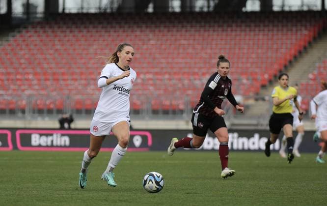 18 11 2023, xcex, GER, Nuremberg, Max Morlock Stadion, Frauenfussball, 1 Bundesliga, DIE LIGA, Google Pixel Frauen Bundesliga Saison 2023 2024, Spieltag 8, SGE, 1 FC Nuernberg Eintracht Frankfurt Frauen, Lara Prasnikar SGE DFL regulations prohibit any use of photographs as image sequences and or quasi video