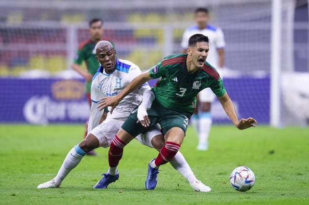 RECORD DATE NOT STATED CONCACAF NATIONS LEAGUE 2022-2023 Mexico vs Honduras CFV (L-R), Deybi Flores of Honduras and Cesar Montes of Mexico during the game Mexican national team, Nationalteam (Mexico) vs Honduras, corresponding to the Quarterfinals second Leg of the Concacaf Nations League 2023-2024, at Azteca, on November 21, 2023. <br><br> (I-D), Deybi Flores de Honduras y Cesar Montes de Mexico durante el partido Seleccion Nacional Mexicana (Mexico) vs Honduras, correspondiente a Cuartos de Final Vuelta de la Liga de Naciones de Concacaf 2023-2024, en el Estadio Azteca, el 21 de Noviembre de 2023. CIUDAD DE MEXICO CDMX MEXICO Copyright: xJosexLuisxMelgarejox 20231121211828_CNL_CFV_MEX_HON_MONTES179